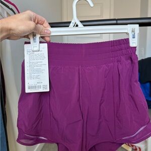 Lululemon Hotty Hot HR Short
4" * Lined